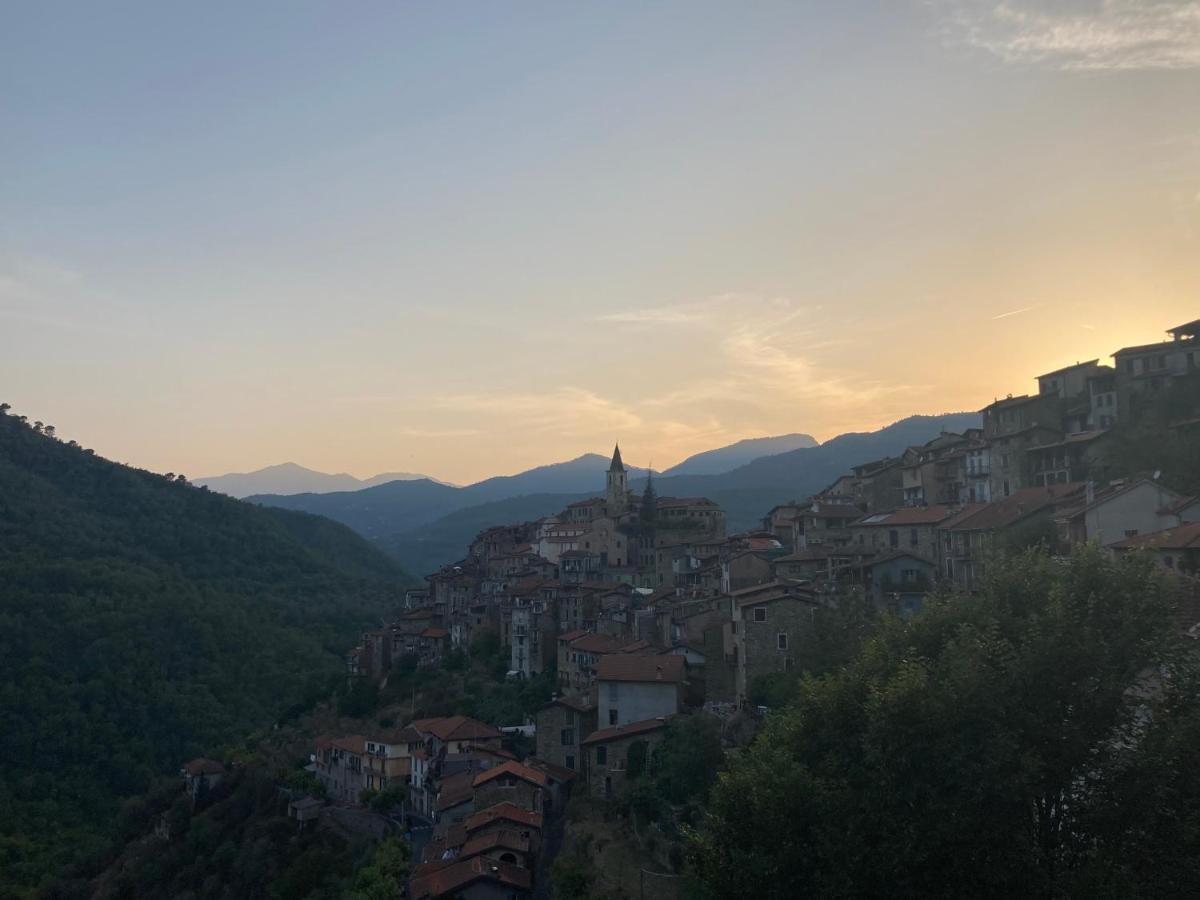 House In The Medieval Village Apricale Exterior photo